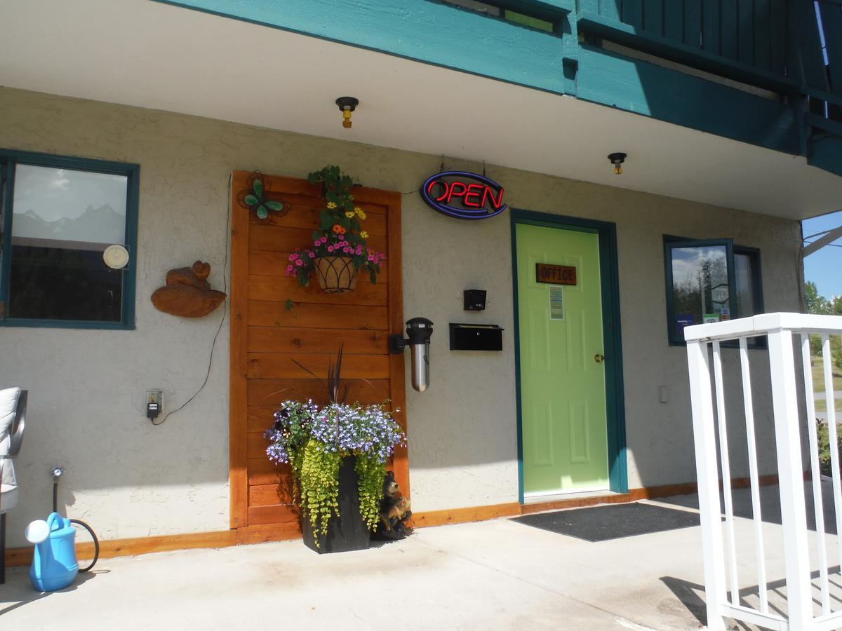 Robber'S Roost Motel New Hazelton Exterior photo